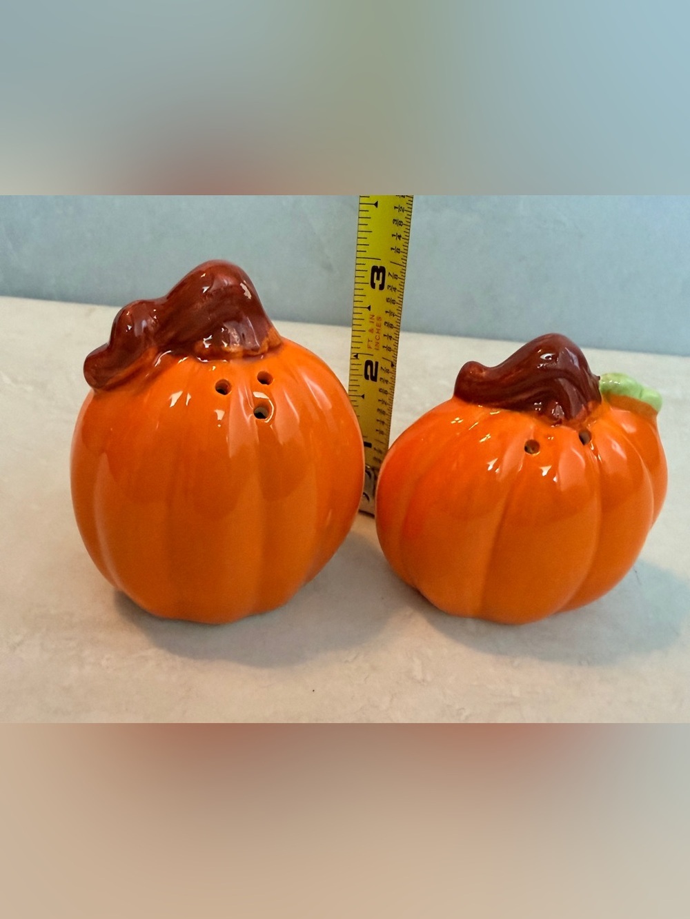 Ceramic Pumpkin Salt Pepper Shaker Set Halloween Fall Thanksgiving Decor - Picture 6 of 6